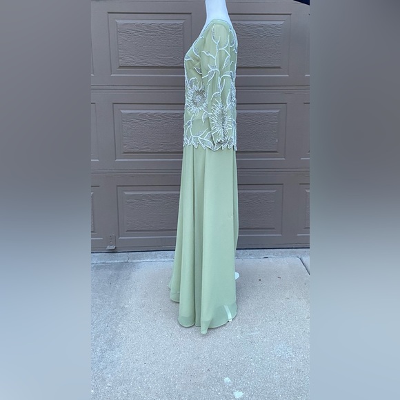 J Kara Women's Scoop Neck with 3/4 Sleeve Beaded Top Long Formal Dress - Picture 5 of 16